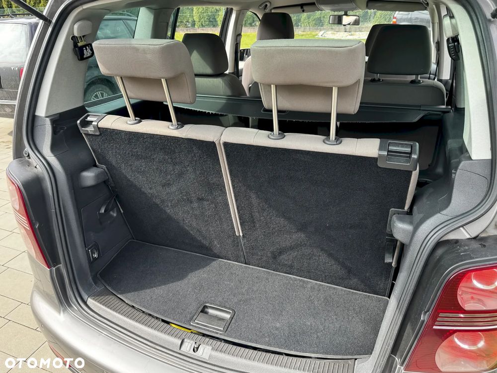 Volkswagen Touran 2.0 TDI DPF Highline - 15