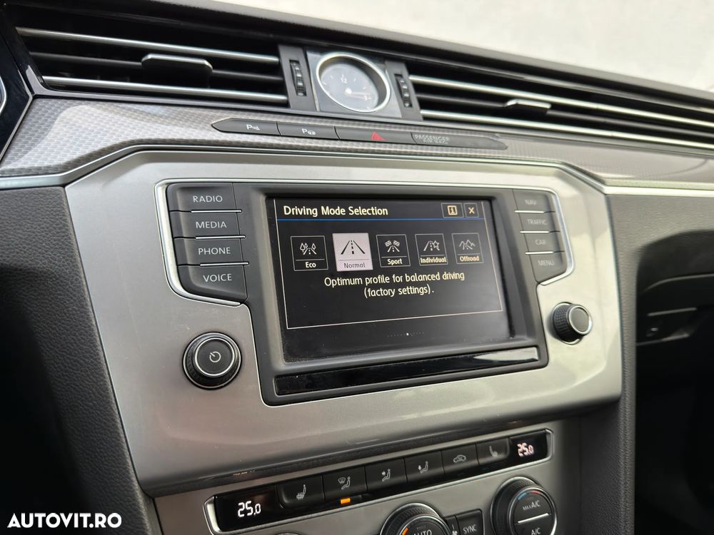 Volkswagen Passat Alltrack 2.0 TDI DSG 4Motion - 25