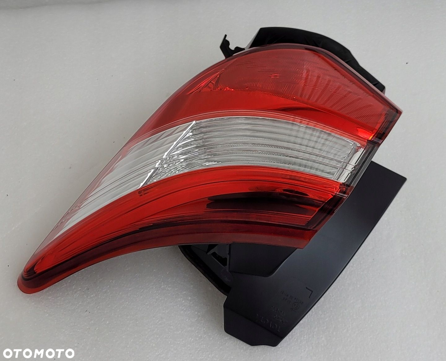 LAMPA PRAWA TYŁ TYLNA ZWYKŁA TOYOTA YARIS III LIFT 2017- KOITO - 3