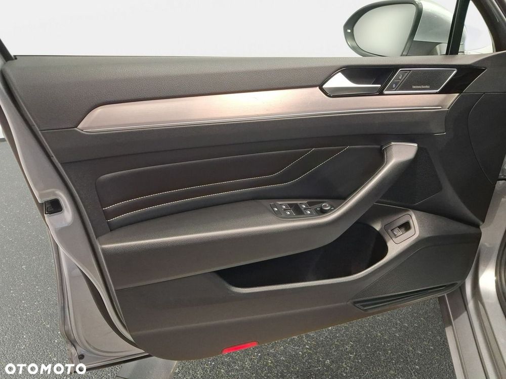 Volkswagen Passat 2.0 TDI Elegance DSG - 24