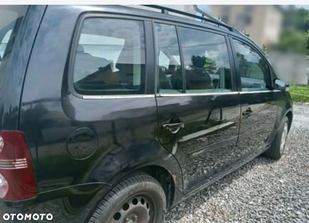 Volkswagen Touran - 8