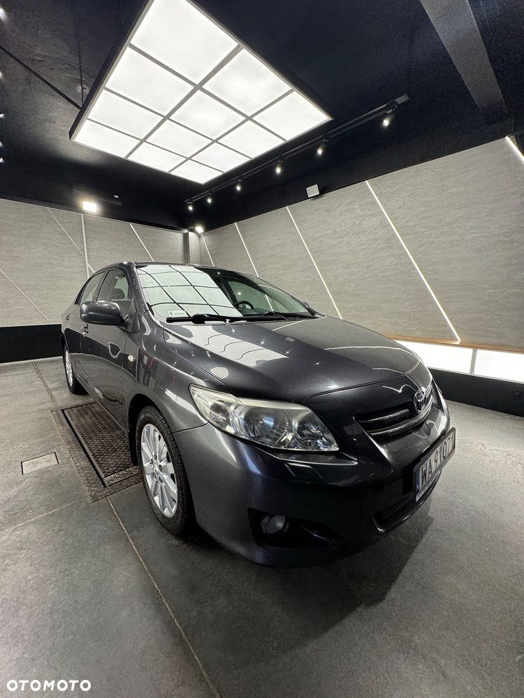 Toyota Corolla - 1