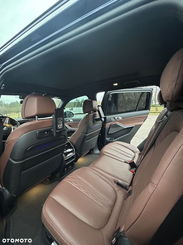 BMW X7 - 7