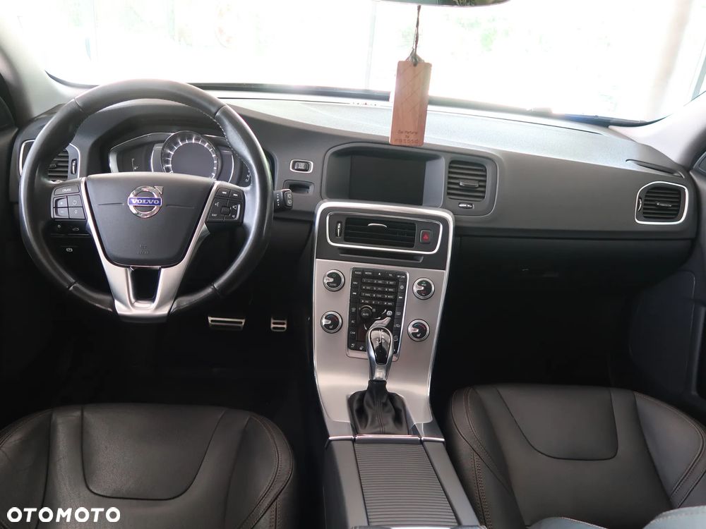 Volvo V60 Cross Country T5 AWD Geartronic - 28