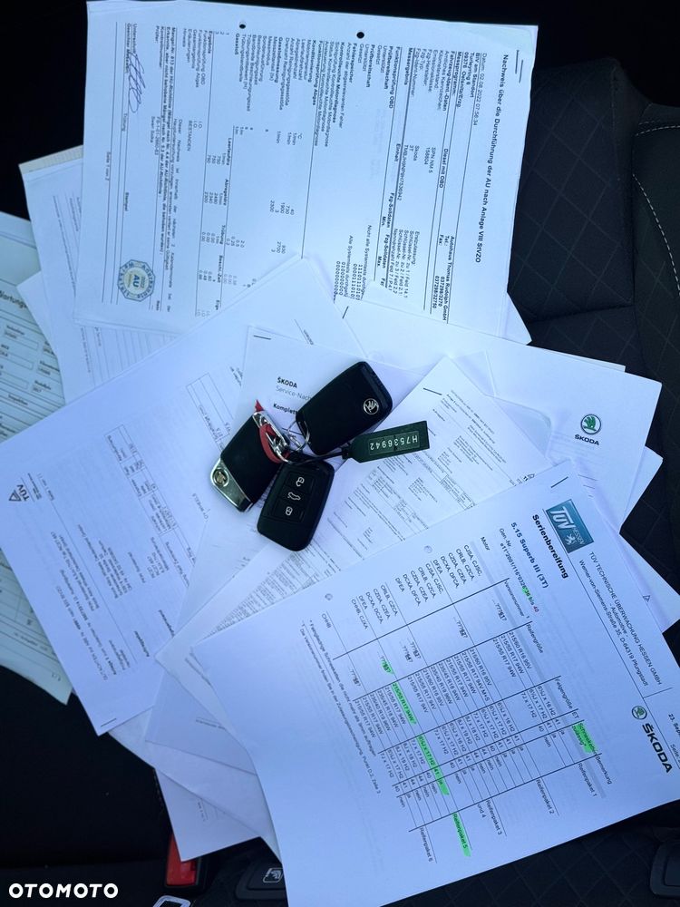 Skoda Superb Combi 2.0 TDI DSG Premium Edition - 29