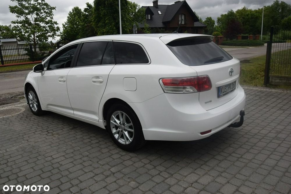 Toyota Avensis - 17