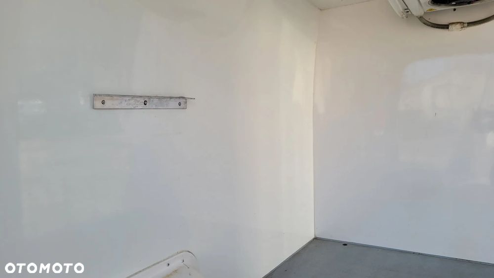 Mercedes-Benz Sprinter - 25