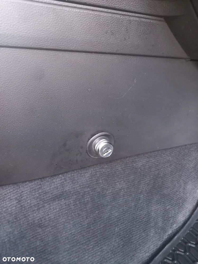 Volkswagen Passat - 14