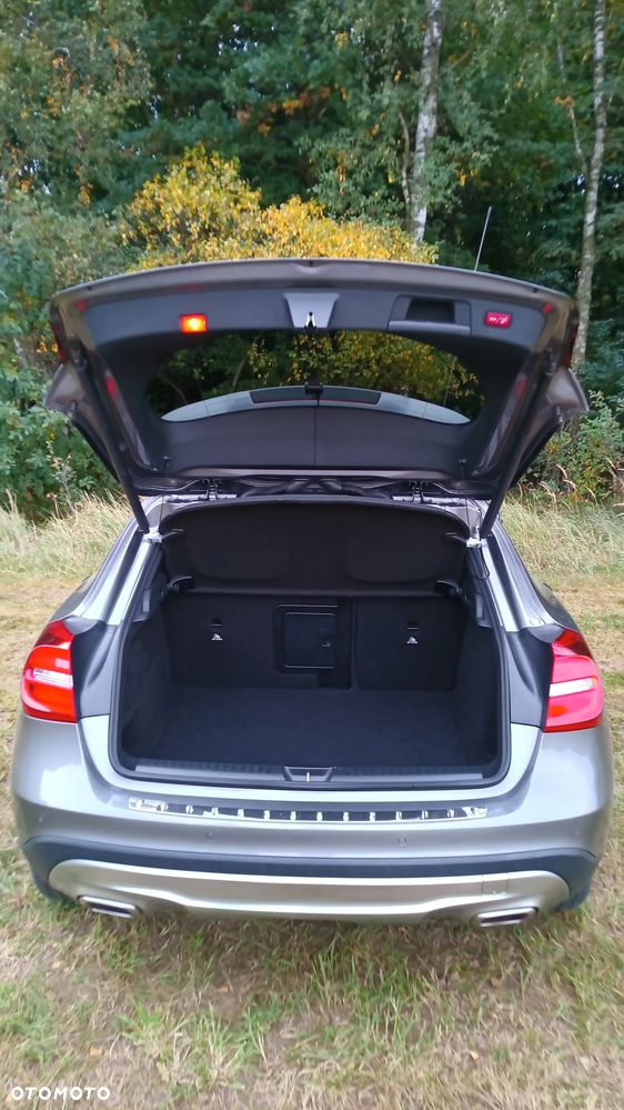 Mercedes-Benz GLA - 13
