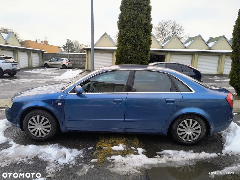 Audi A4 Limousine - 4