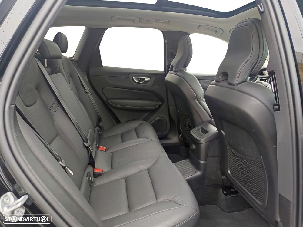 Volvo XC 60 2.0 T6 PHEV Plus Dark AWD - 32