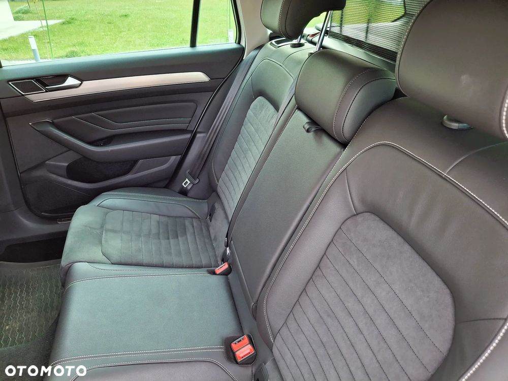 Volkswagen Passat Variant 2.0 TDI SCR DSG 4Motion Elegance - 16