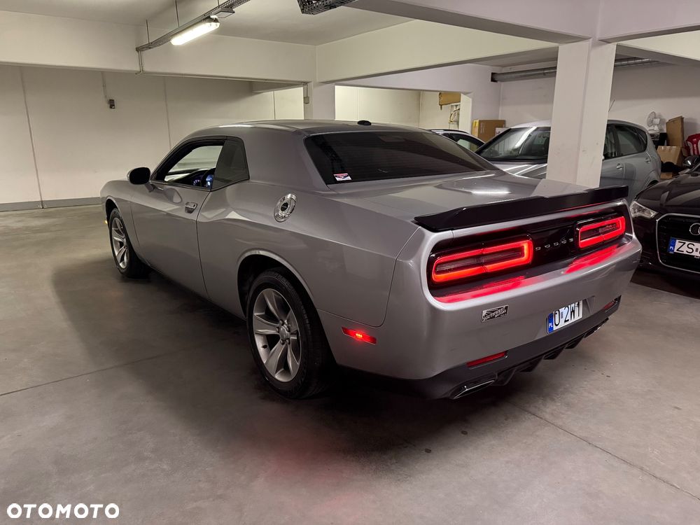 Dodge Challenger - 2