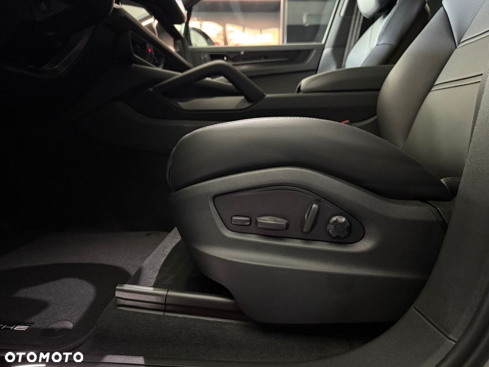 Porsche Cayenne - 21