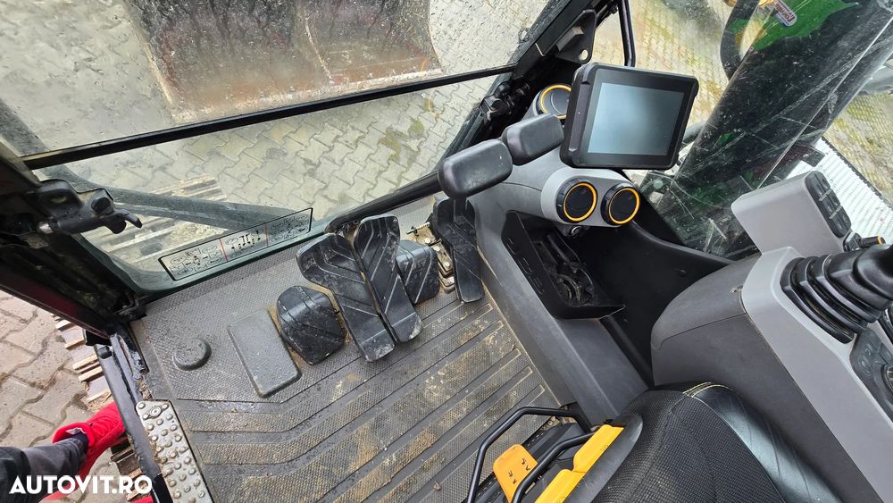 JCB 220 X LC Black - 7