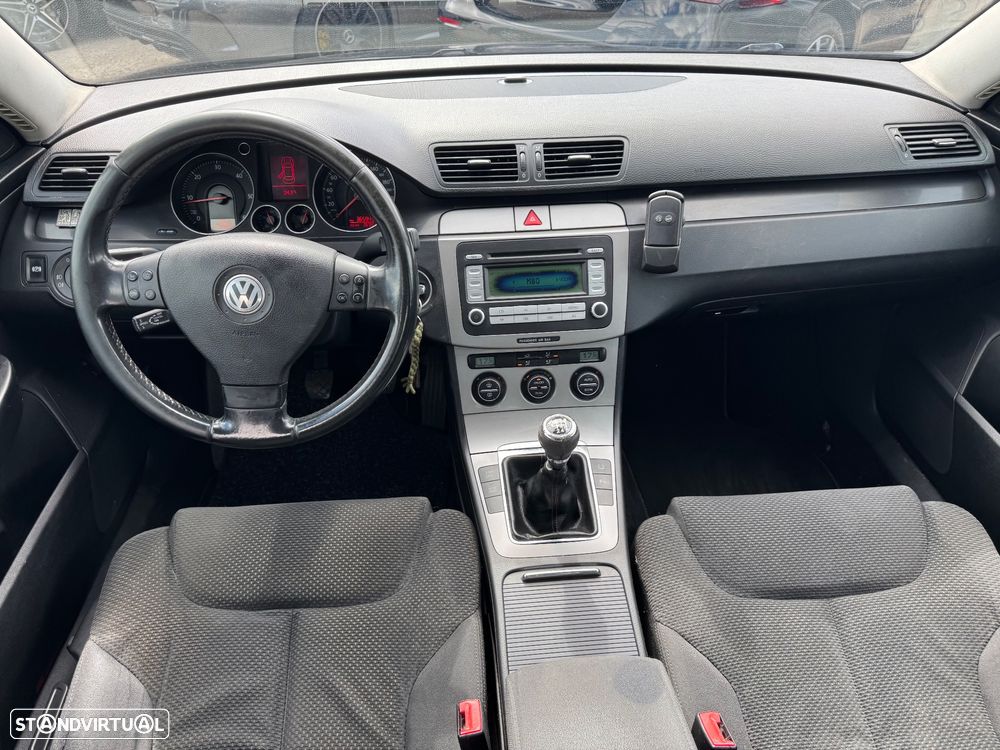 VW Passat 2.0 TDI Confortline - 12