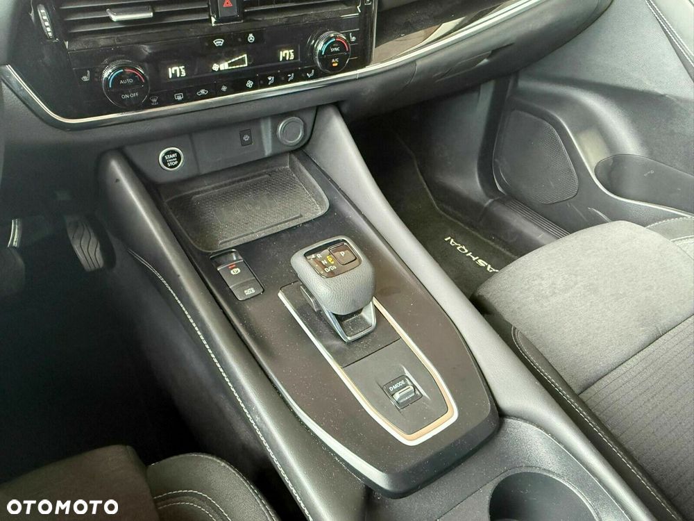 Nissan Qashqai - 25
