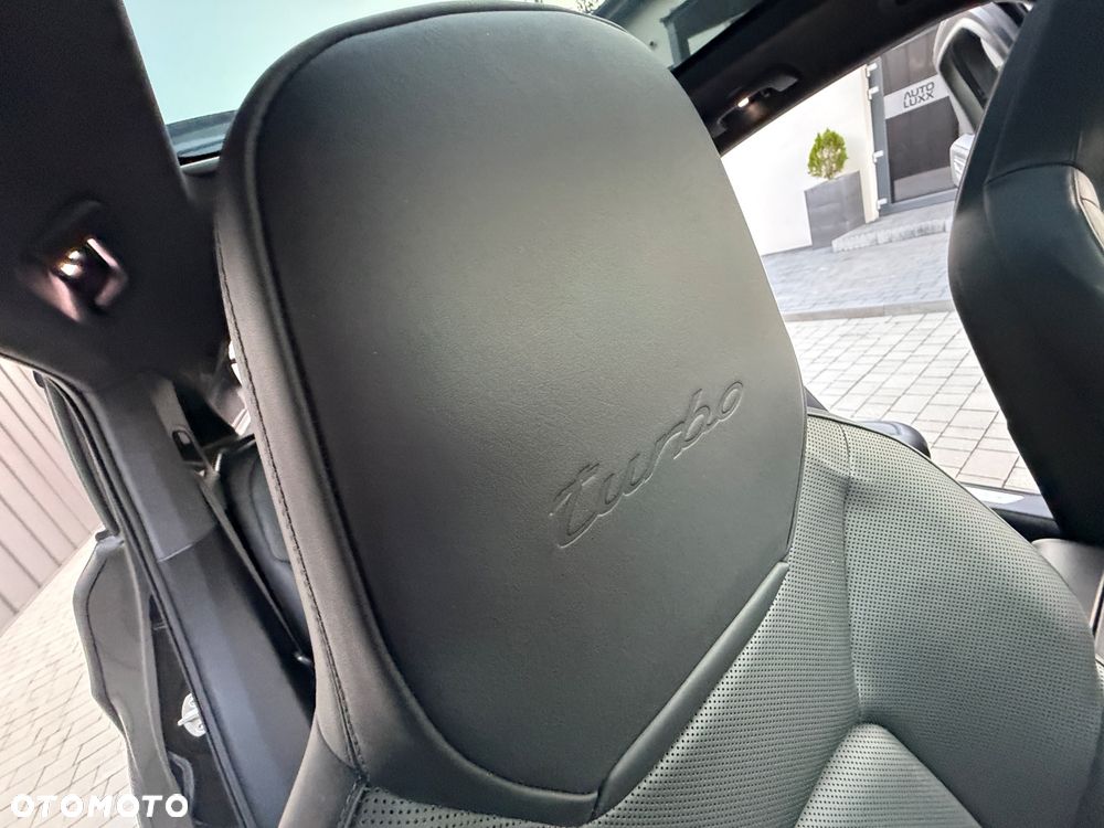 Porsche Cayenne Turbo - 16