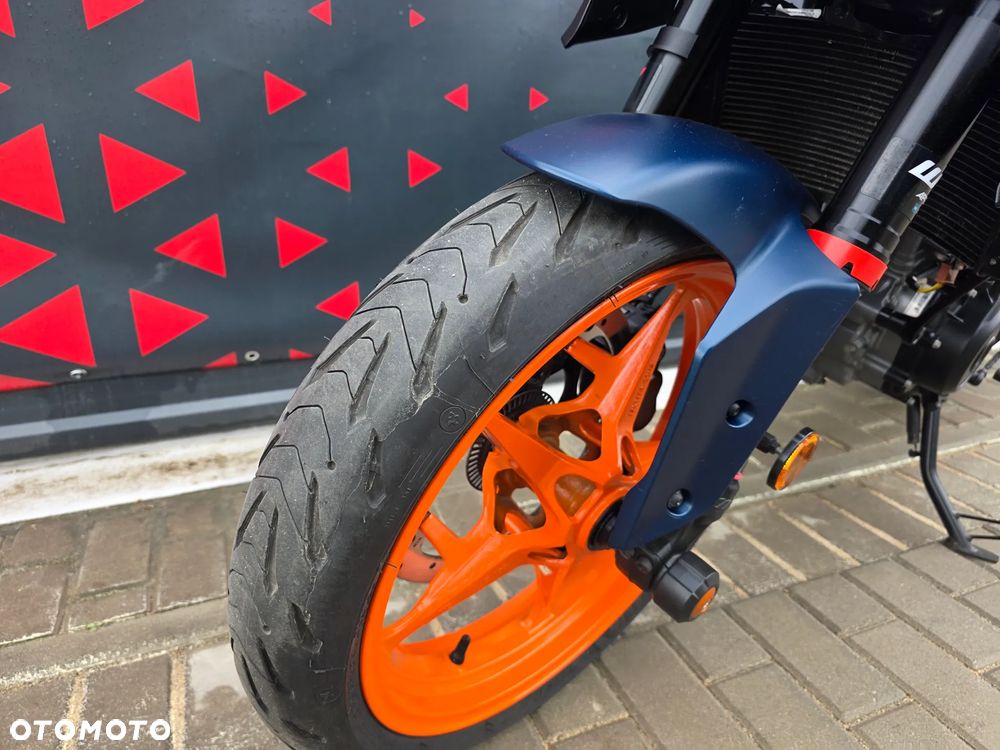 KTM Duke 125 - 24