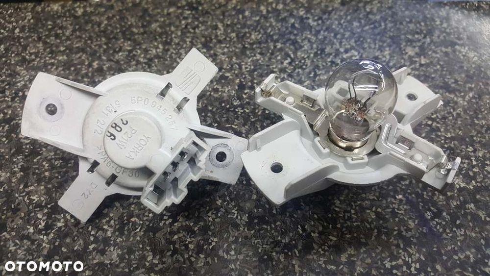 Wkład Lampy Tył Oprawka żarówki  Seat Altea Toledo III 5P0945257 - 1