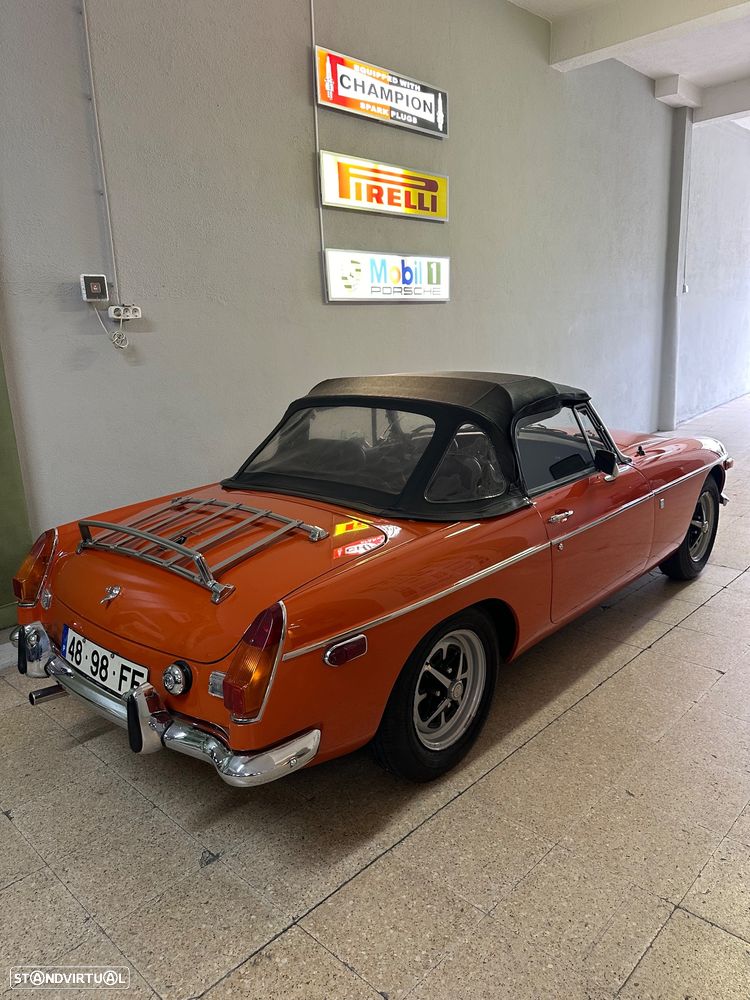 MG MGB - 11