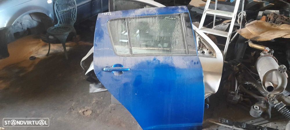 Porta traseira direita suzuki swift 2006 - 1