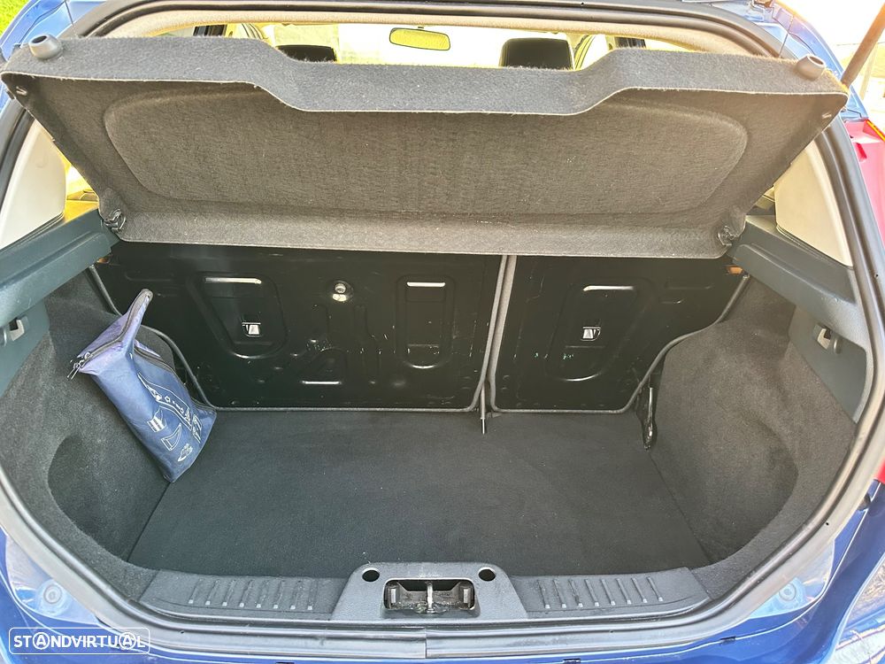 Ford Fiesta - 23