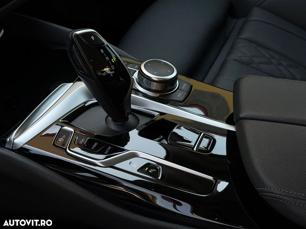 BMW Seria 5 530e Aut. Luxury Line - 14