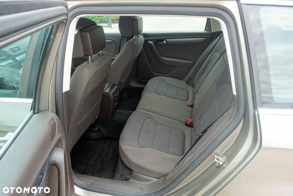 Volkswagen Passat 2.0 TDI DSG BlueMotion Technology Comfortline - 17