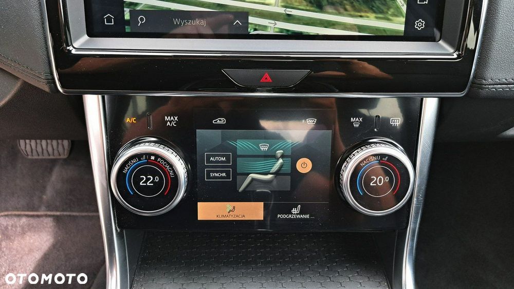 Jaguar XE - 32