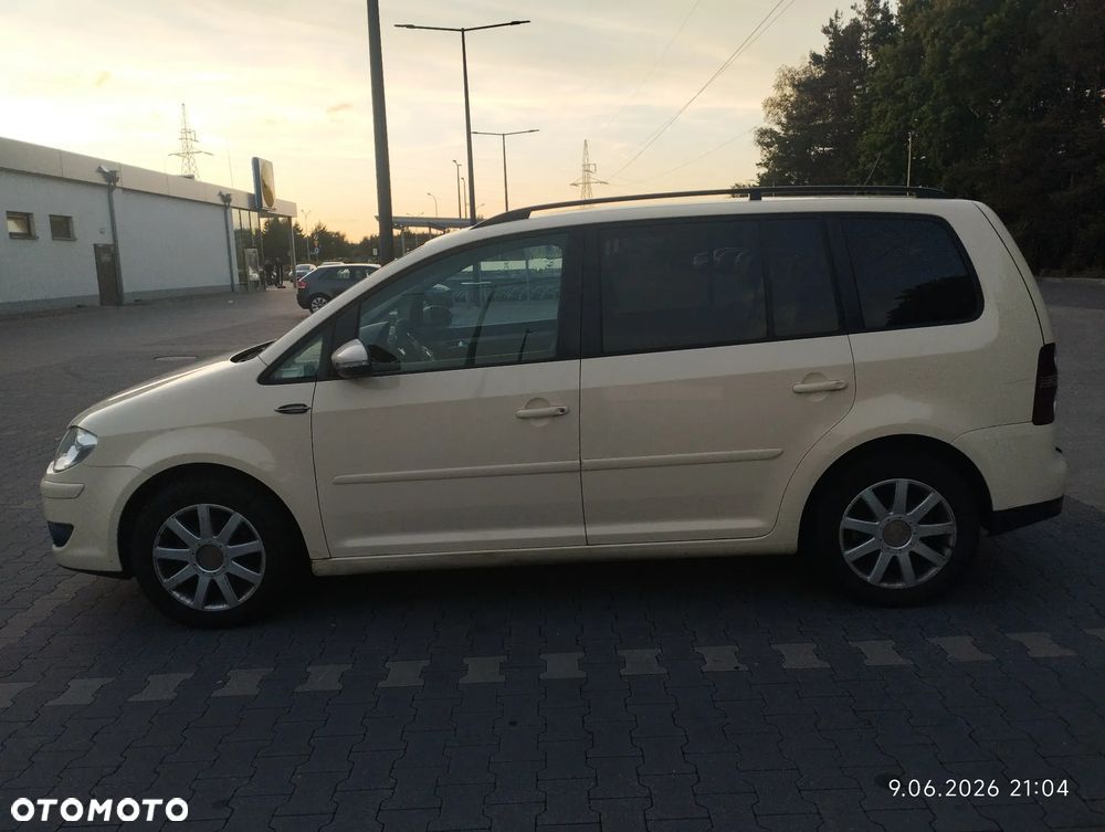 Volkswagen Touran 1.9 TDI Trendline DSG - 2