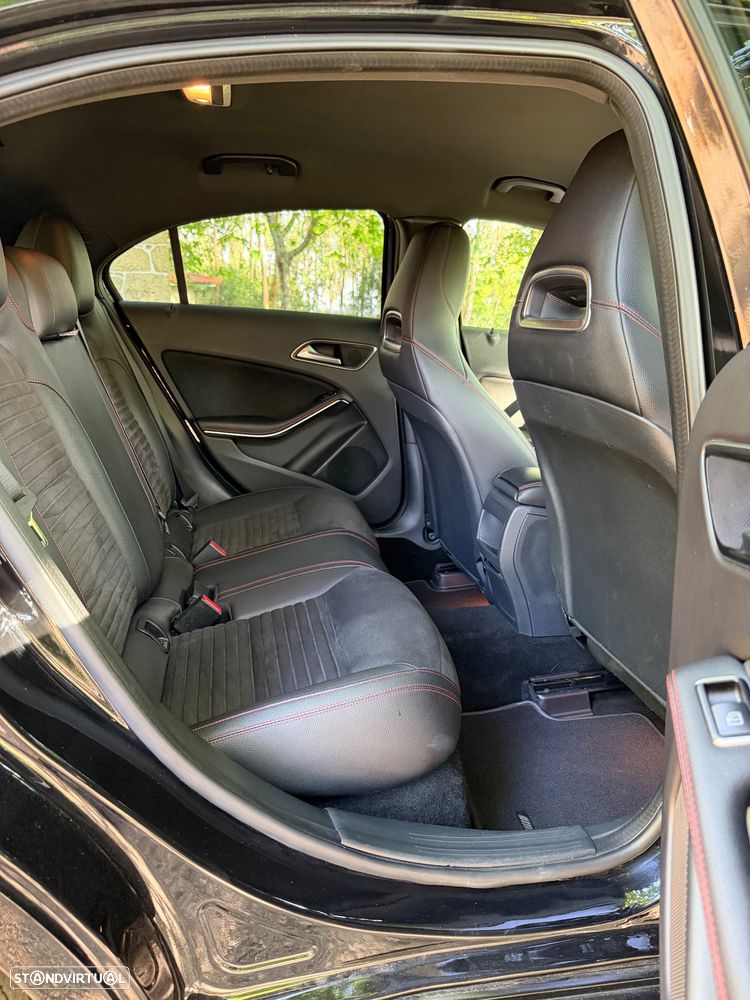 Mercedes-Benz A 160 AMG Line - 17