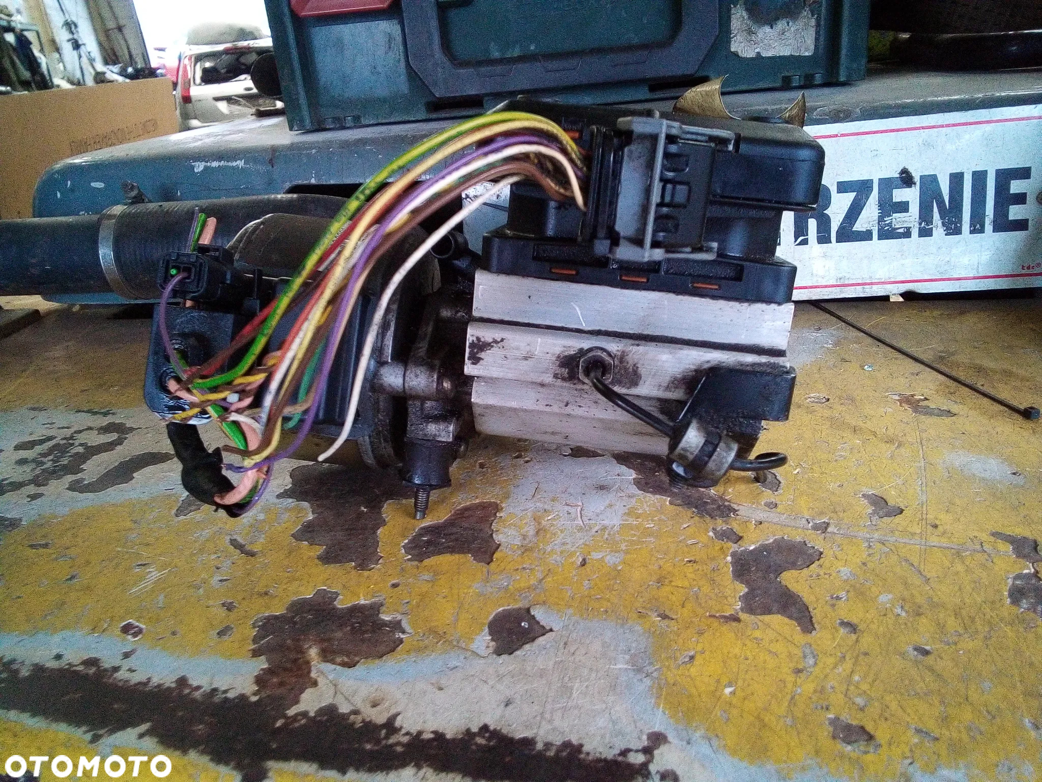 * POMPA HYDRAULICZNA ZAWIESZENIA CITROEN C5 III X7 963671388000 * - 2