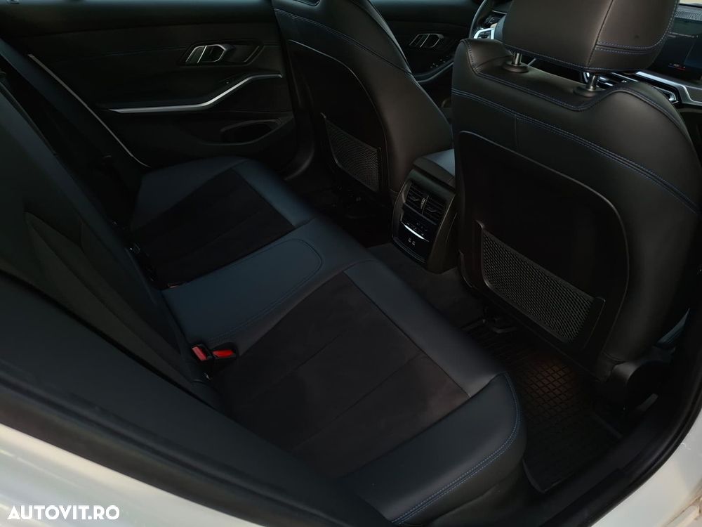 BMW Seria 3 330i AT - 13