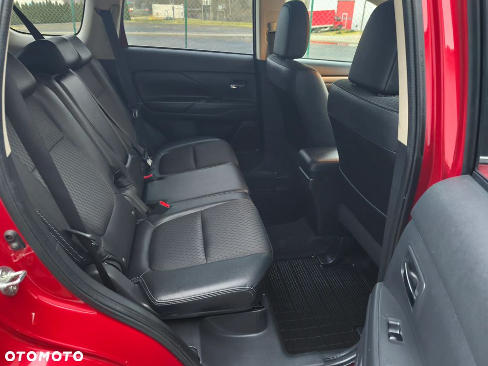 Mitsubishi Outlander 2.0 4WD Invite - 34