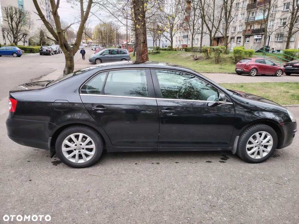 Volkswagen Jetta 1.6 Comfortline - 4