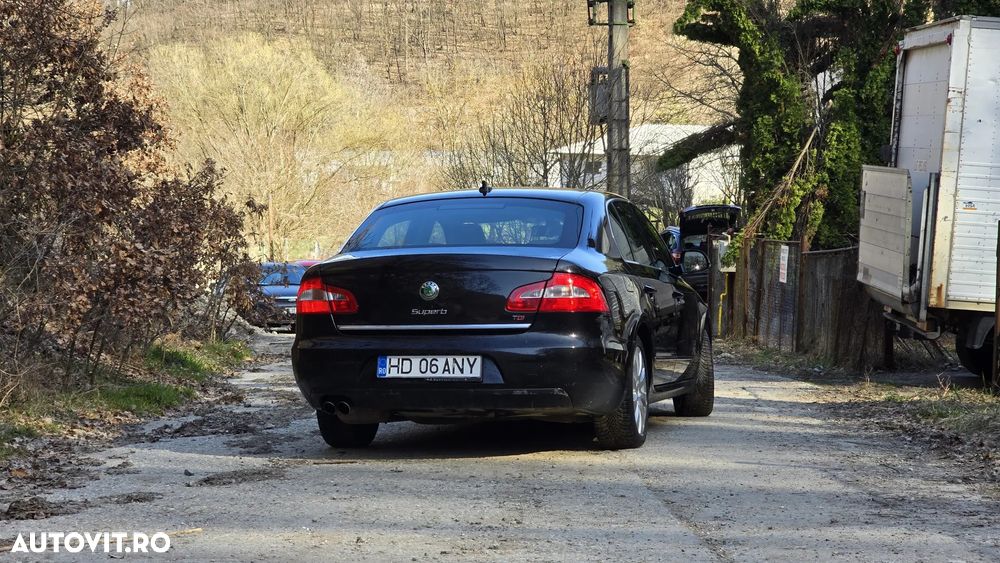 Skoda Superb 2.0 TDI Elegance DSG - 5