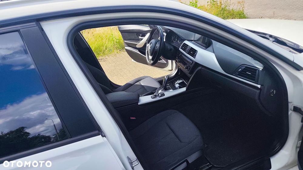 BMW Seria 3 - 34