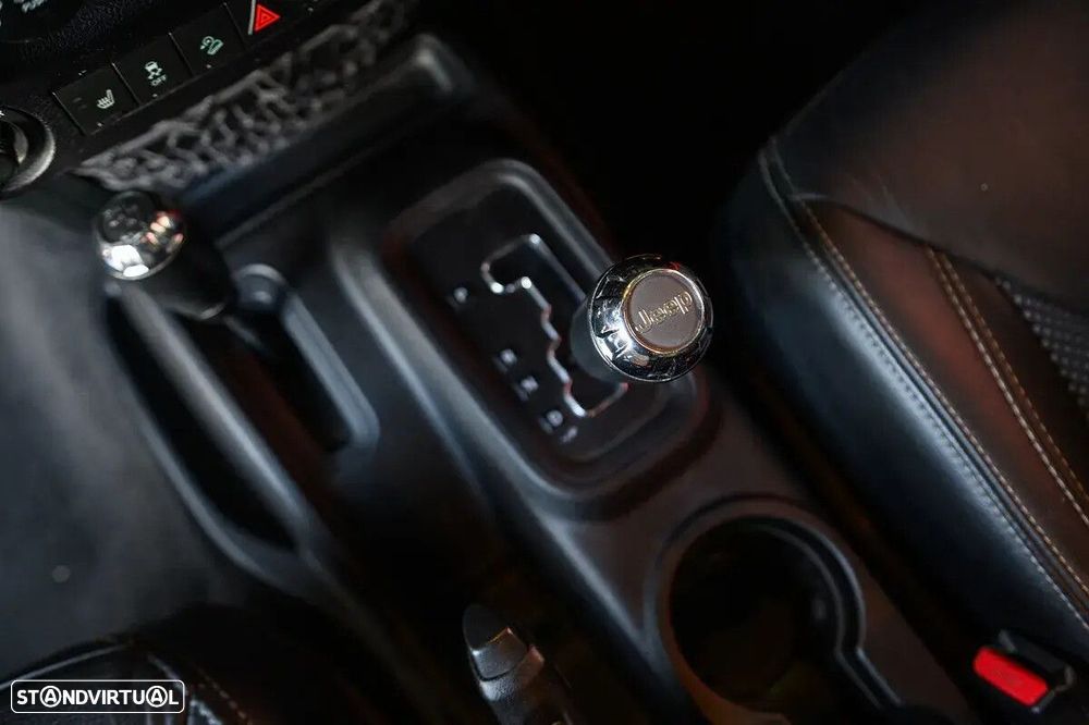 Jeep Wrangler 2.8 CRD Auto Sport - 48