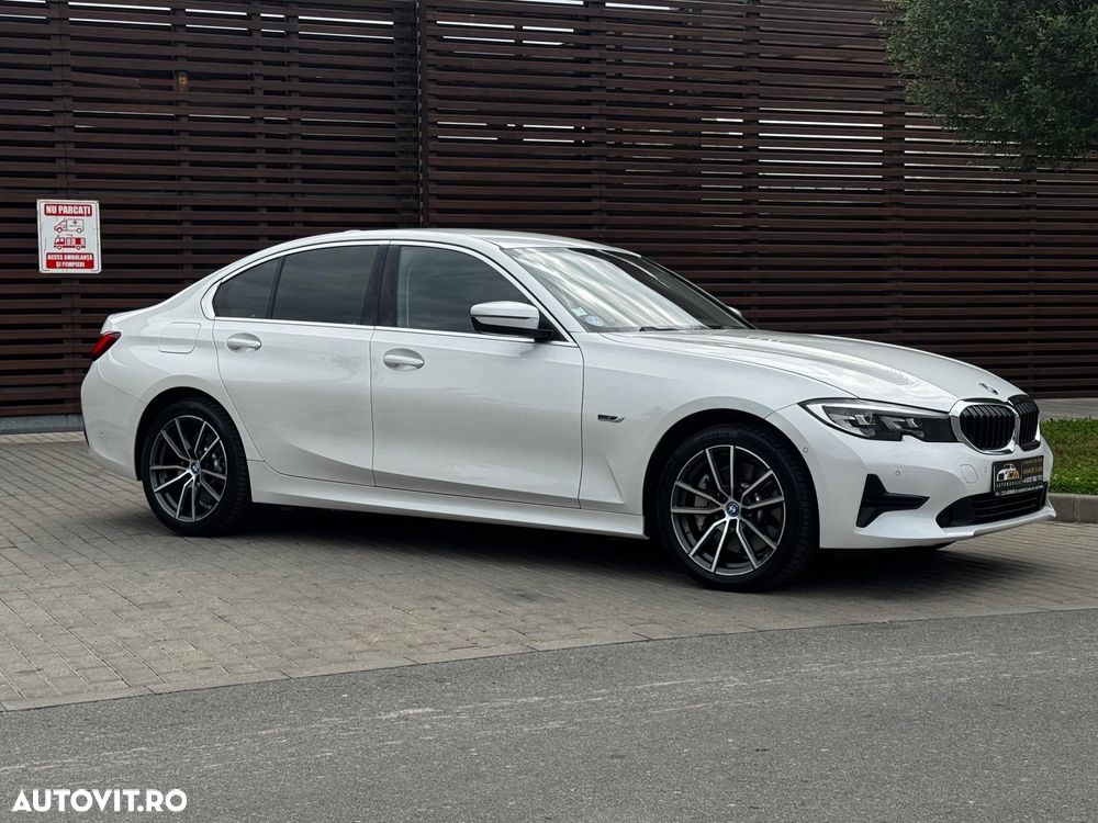 BMW Seria 3 330e Aut. Luxury Line - 10