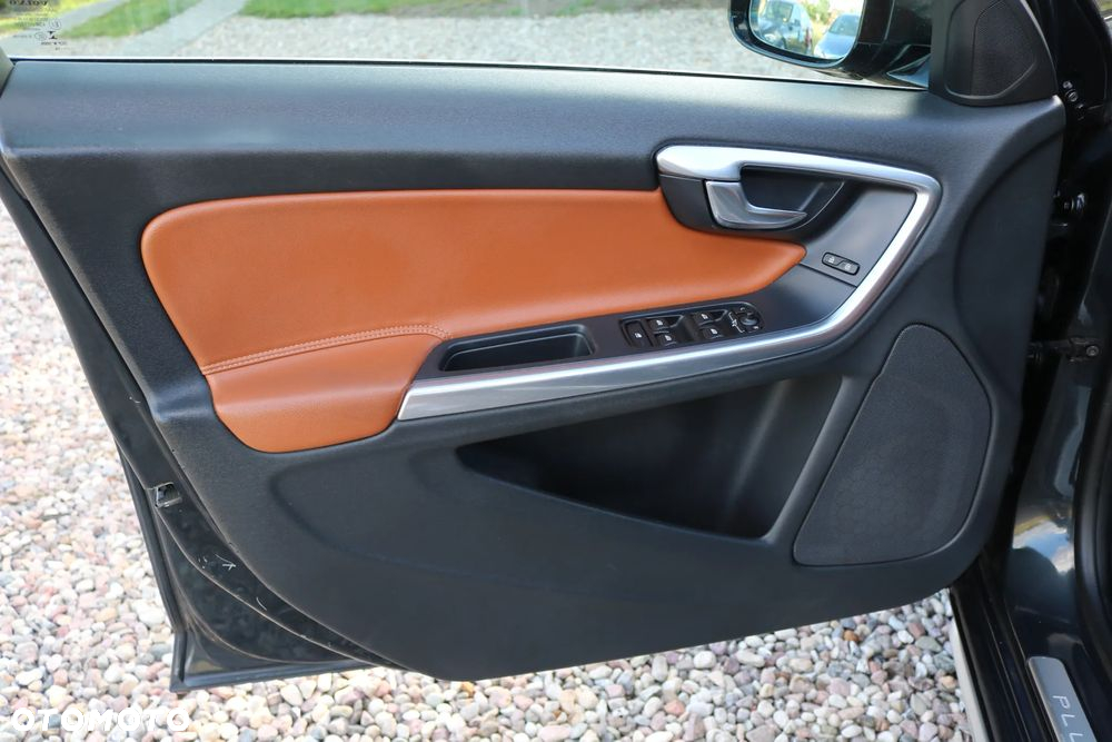 Volvo V60 D5 AWD Geartronic RDesign - 5