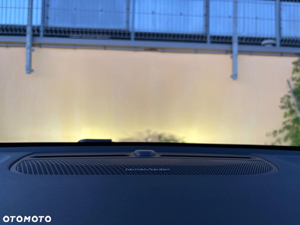 Volvo XC 40 B4 Ultra Black Edition - 39