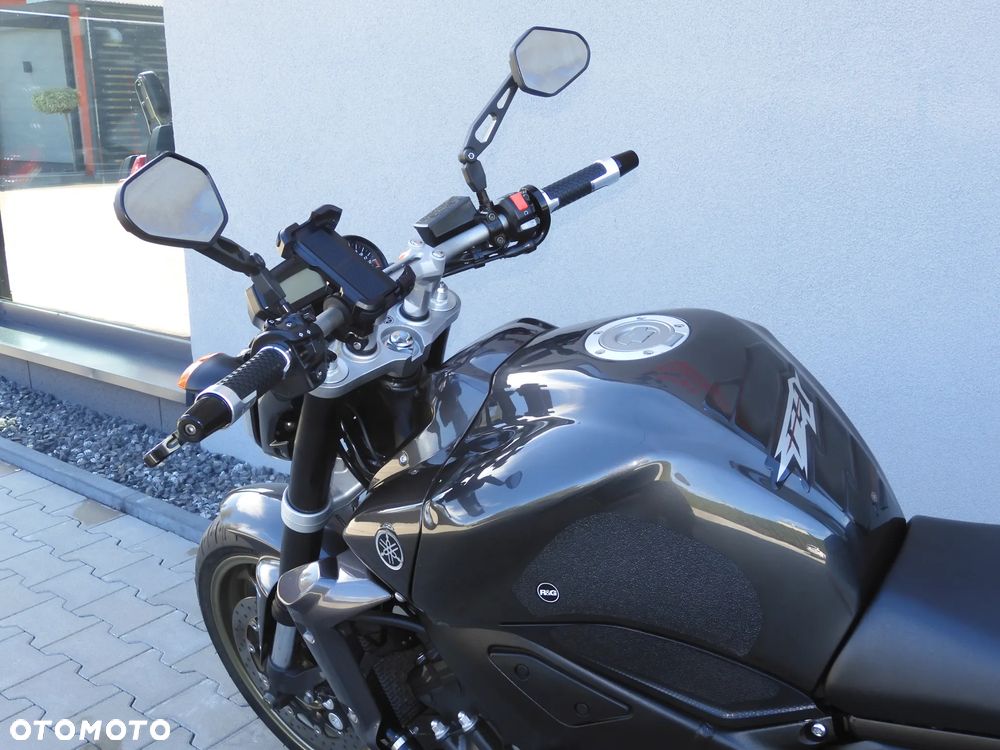 Yamaha FZ - 27