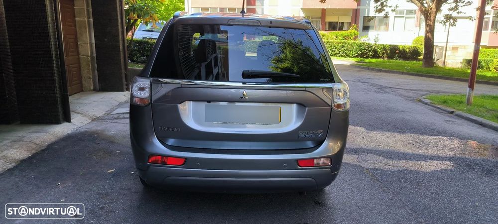 Mitsubishi Outlander 2.0 MIVEC Instyle Navi+ - 13