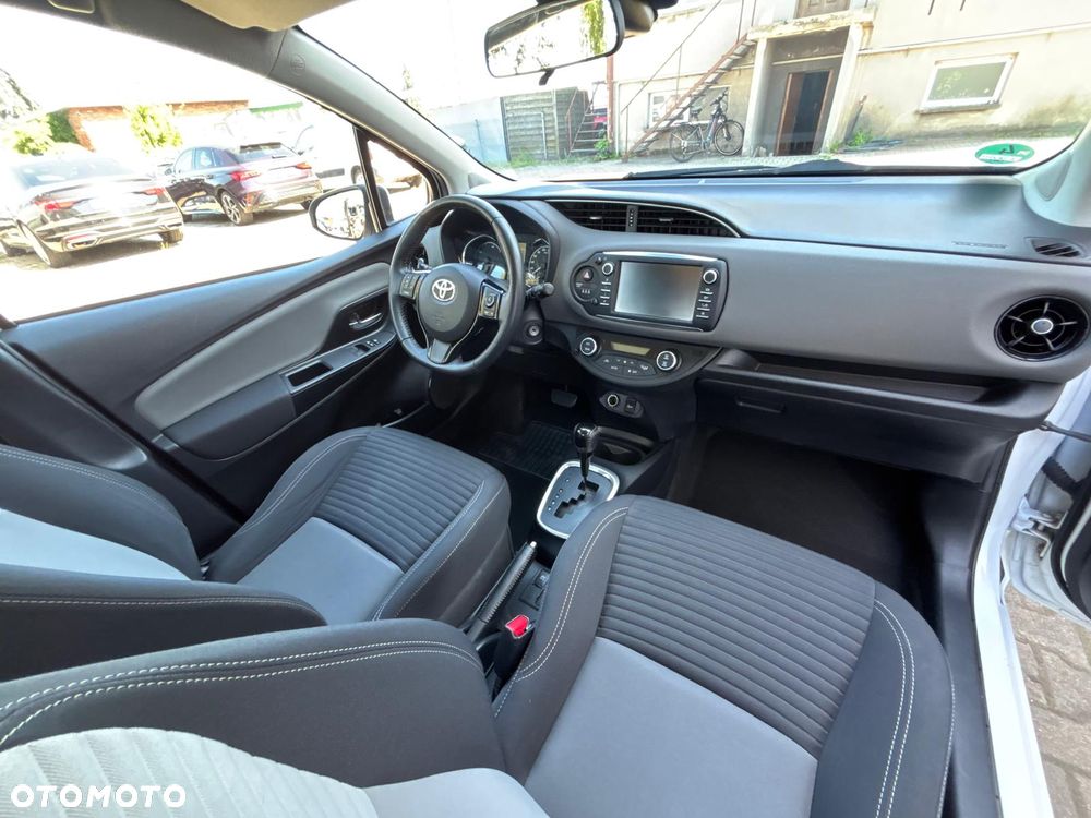 Toyota Yaris Hybrid 100 Premium - 13