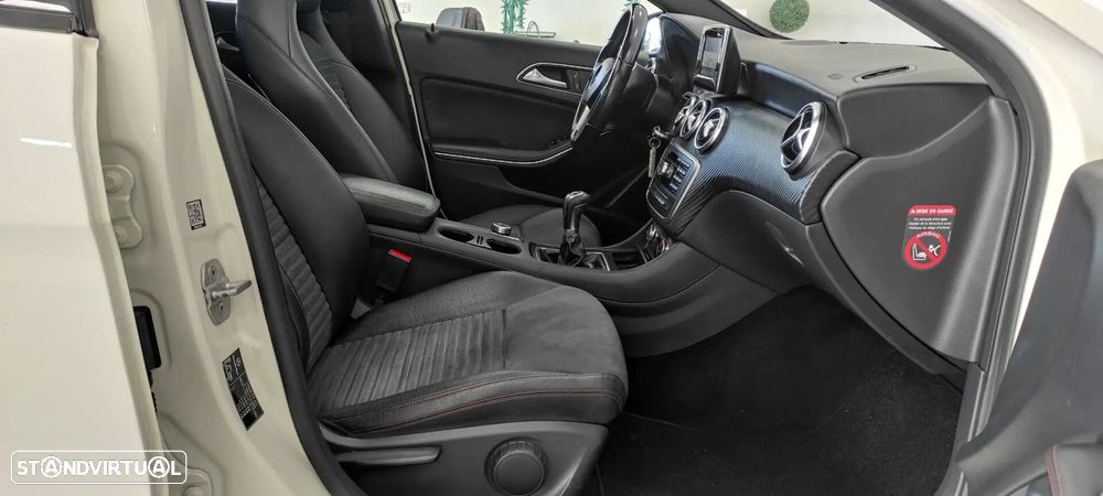 Mercedes-Benz A 180 d AMG Line - 23