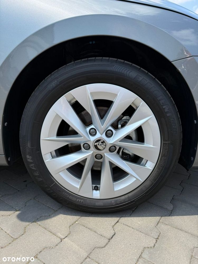 Skoda Octavia 1.5 TSI mHEV Selection DSG - 33