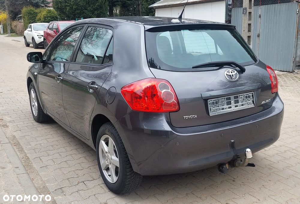 Toyota Auris 1.4 D-4D - 10