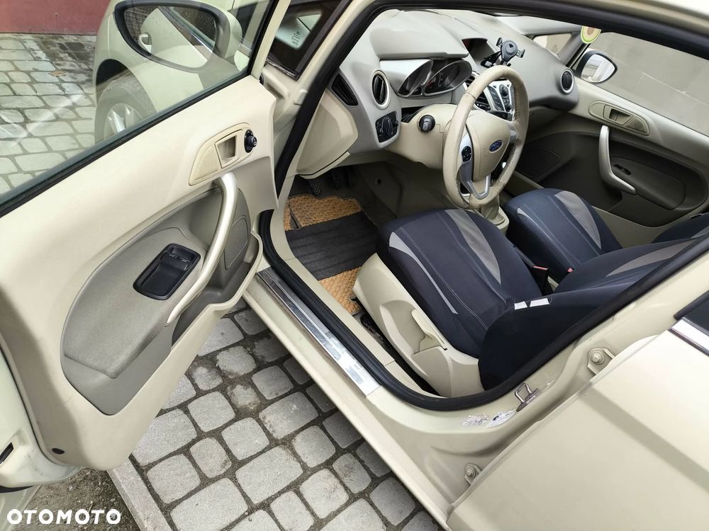 Ford Fiesta 1.25 Ghia - 10