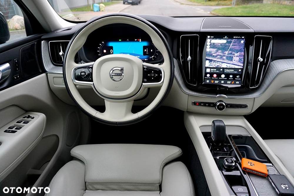 Volvo XC 60 B4 D Plus Dark - 32